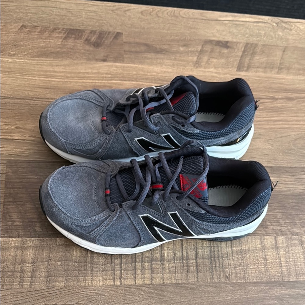 New Balance Men’s Size 9.5 2E Width (Wide)  857 Charcoal and Red Athletic Shoes